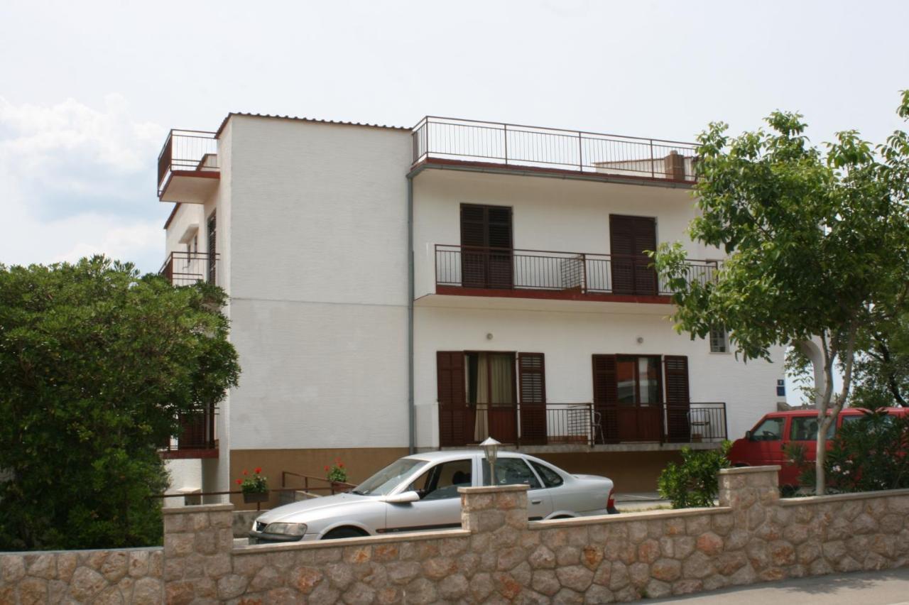 Apartments And Rooms By The Sea Starigrad, Paklenica - 6634 Exterior photo