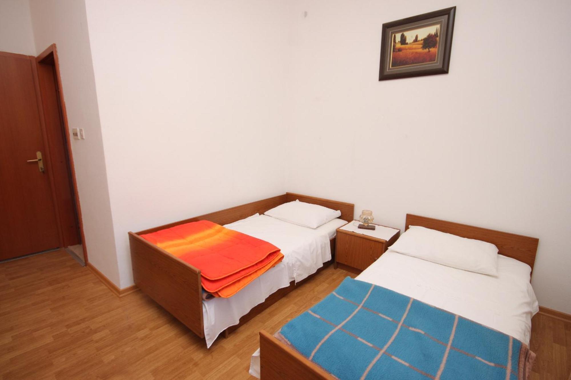 Apartments And Rooms By The Sea Starigrad, Paklenica - 6634 Room photo